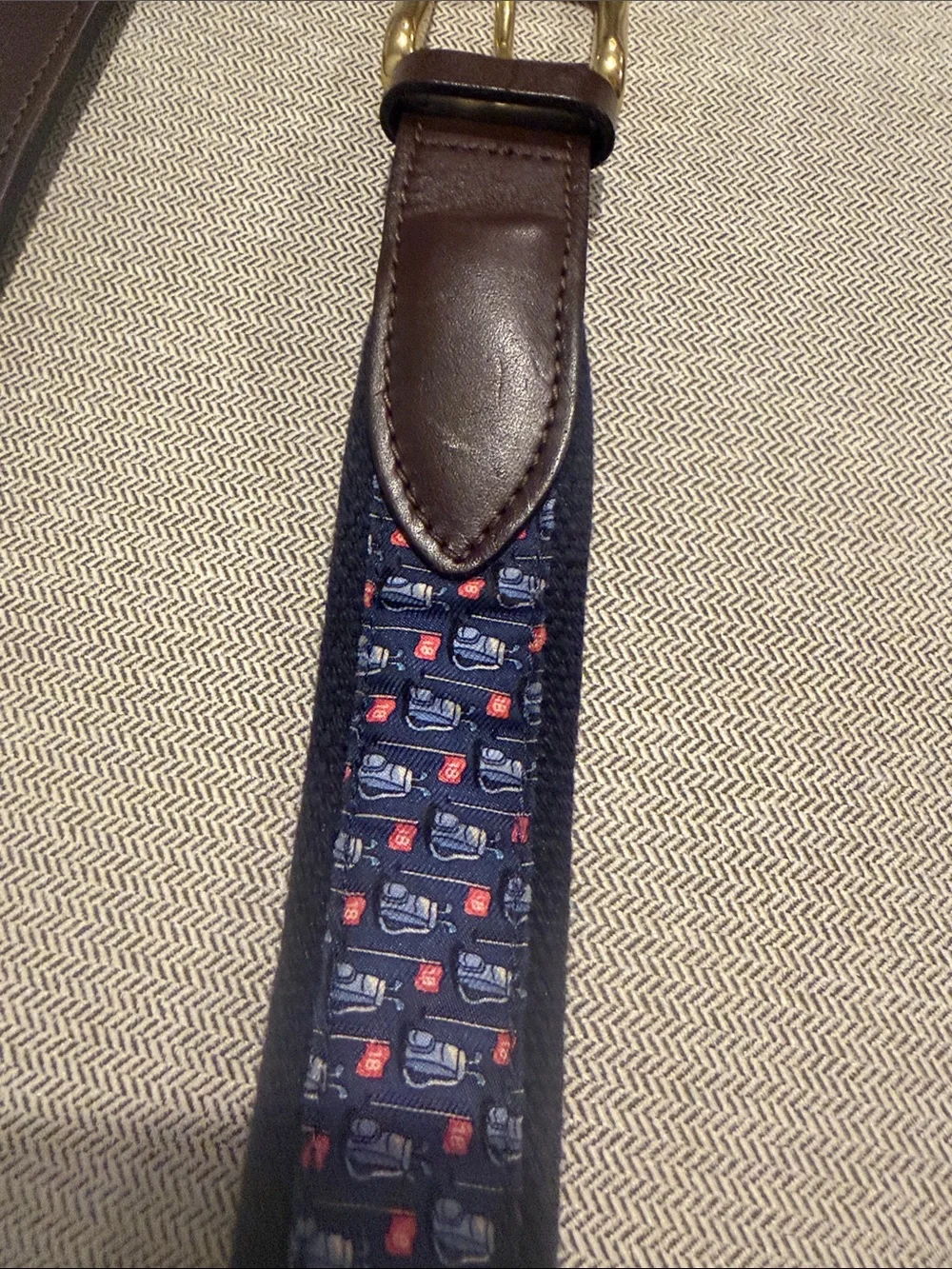 Vineyard Vines Men's Navy golf bag-Patterned Leather-Trim Belt with Brass Buckle